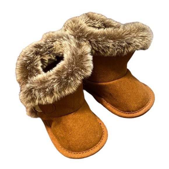 {First Steps} Faux Fur Boots Stage 1 shoes size 0-3 Months - Picture 1 of 5
